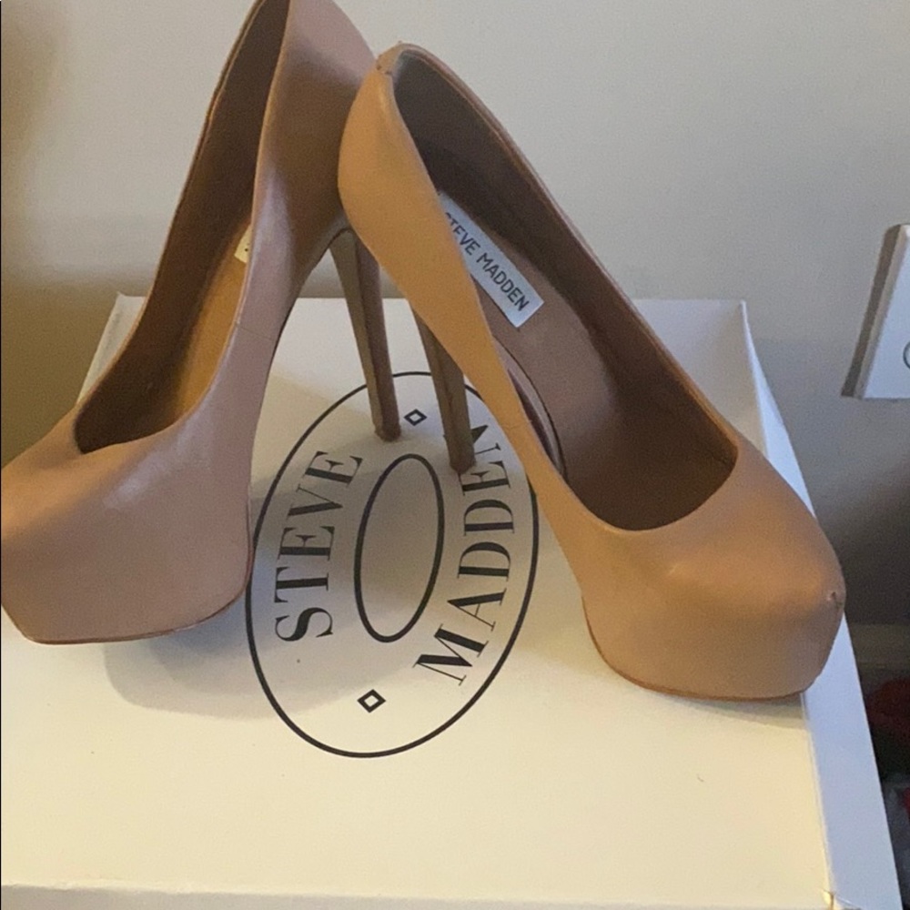 Heels - Picture 2 of 4